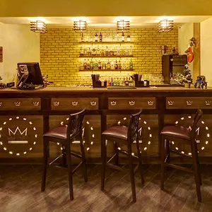 Three Crowns Отель